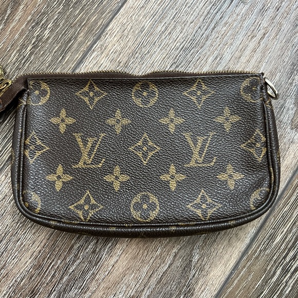 Louis Vuitton Handbags - Louis Vuitton Wallet